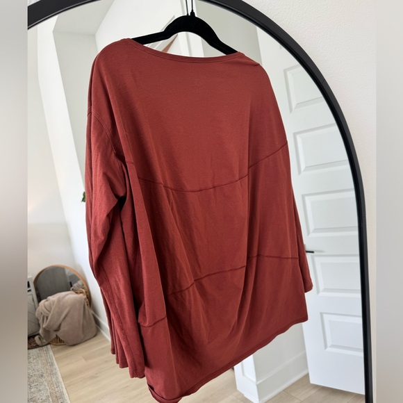 Set of 2 Lululemon Back in Action Long Sleeves - Picture 2 of 5